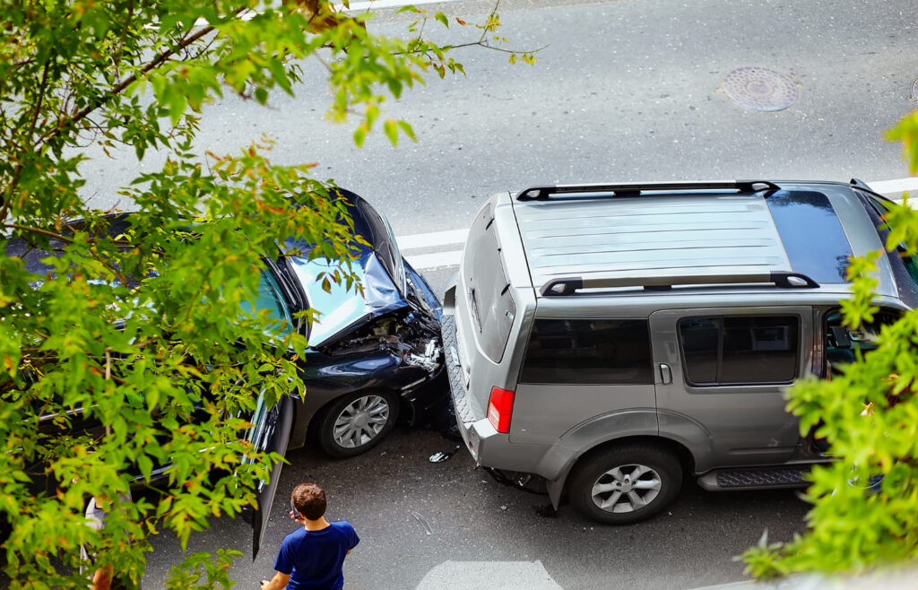 Two cars involved in a car accident and stopped by the roadside. 